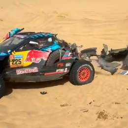 Dakar 2025: las impactantes imágenes del auto de Sainz tras el vuelco en la Etapa de 48 Horas