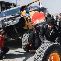 Dakar 2025: ¡De la F1 al desierto! Los pit stop llegaron al Rally Raid