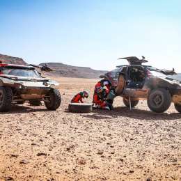 Dakar 2025: los problemas golpean a Nasser Al Attiyah en la Etapa 4