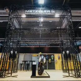 Metzeler participa en la Motor Bike Expo 2025 con un área de exposición exclusiva y como socia de MBE Premium Selección