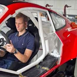 TC: Catalán Magni probó la butaca de su Mustang a la espera del arranque en Viedma