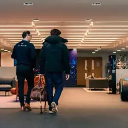 F1: el posteo de Colapinto junto al R25 campeón 2005 de Alonso: "Que ganas de una..."
