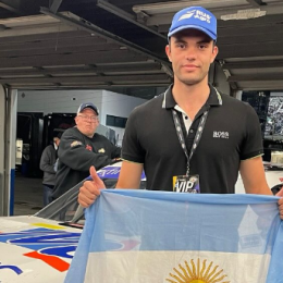 Baltazar Leguizamón mostró el casco que utilizará en NASCAR Xfinity