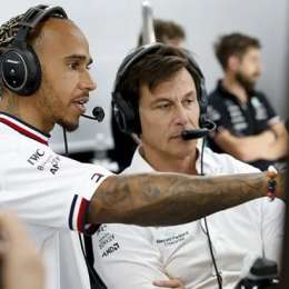 F1: la reacción de Wolff al ver a Hamilton vestido de Ferrari