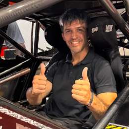 TC: Rossi probó la butaca del Camry en el taller del equipo Pradecon