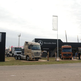 Mercedes-Benz exhibe lo nuevo en camiones y servicios en Expoagro 2025