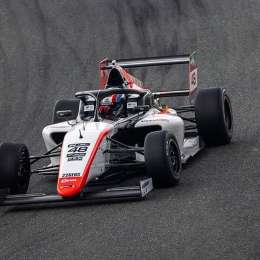 La armada argentina pone primera en el campeonato 2025 de la F4 Española