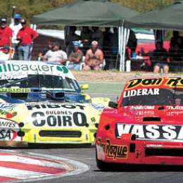 Carburando 65 años: el saludo de Pato Di Palma a Alaux en plena recta