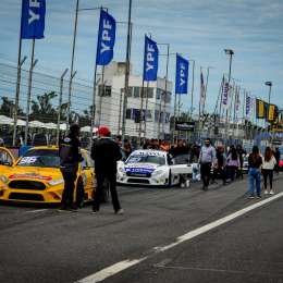 Top Race tuvo un domingo entretenido en Rosario