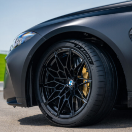 El nuevo Pirelli PZero gana la comparativa «Tire Reviews» en su debut