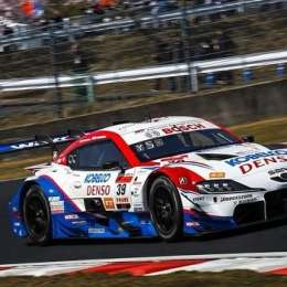 Sacha Fenestraz se subió al podio en su regreso al Super GT