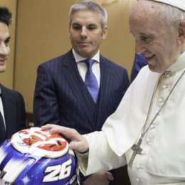 El día que el Papa Francisco recibió a los pilotos del MotoGP y bromeó con ponerse el casco