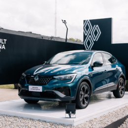 Experiencia Living Bliss 2025: Renault presenta Renault Arkana E-Tech hybrid