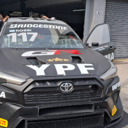 TC2000: Rossi probó la Toyota Cross y dejó buenas sensaciones