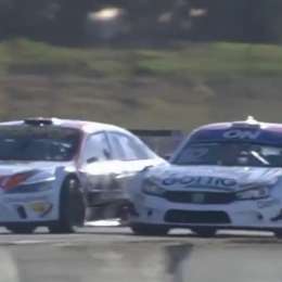 Top Race: así fue el toque entre Stang y Felippo en el Sprint del V6 en San Nicolás