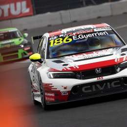 TCR World Tour: Guerrieri hizo un largadón, aguantó en el final y se quedó con la victoria de la segunda carrera en México