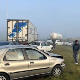 Al menos 8 heridos tras un choque en cadena entre 15 vehículos en la ruta 7
