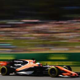 Alonso pelea en desventaja