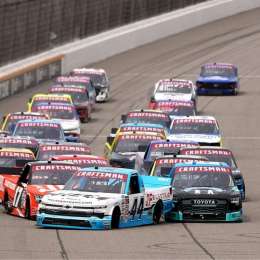 12 pilotos protagonizaron un brutal choque en la carrera de la Nascar Truck Series