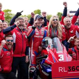 Metzeler celebra un exitoso TT de la Isla de Man ganando las tres carreras de 1000cc con 14 podios