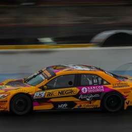 Top Race: Aldrighetti se quedó con una carrera atractiva en Buenos Aires