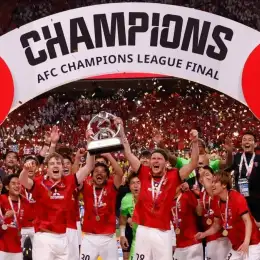 ¿Cuál es la relación entre el Urawa Red Diamonds, rival de River, y el automovilismo?