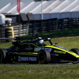 ¡Exclusivo! Así se trabaja sobre un auto de la Fórmula Nacional en el taller del CB Racing