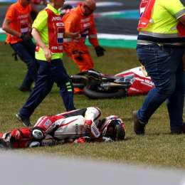 Moto3: ¡Brutal! un piloto sufrió una fractura de tibia tras un impactante accidente en Assen