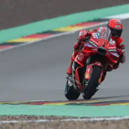 MotoGP en Alemania: Marc Márquez logró la pole bajo la lluvia en Sachsenring