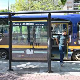 Los colectivos deberán ser a GNC o eléctricos a partir de 2027 en el AMBA