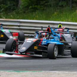 F4 CEZ: Gino Trappa sale a defender la punta del campeonato en Most