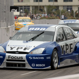De los flashes de sus triunfos en TC y TC2000 a manejar la empresa que le vende válvulas a Ferrari