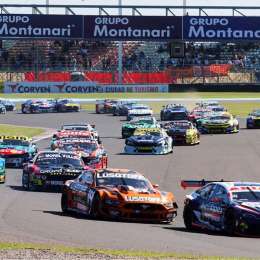 Un equipo de TC practicó el cambio de neumáticos y se comparó con Alpine