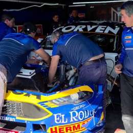 TC: Urcera sufrió la rotura de motor en su Mustang en el primer entrenamiento en el Villicum