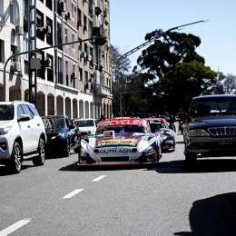 El TC salió a la calle entre el show y la provocación