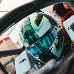 GB4 Championship: Leandro Juncos avanzó y terminó quinto en la carrera sabatina de Brands Hatch