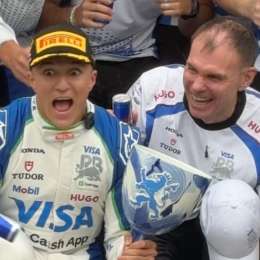 F1: ¡Insólito! Hadjar rompió el trofeo que logró en el GP de Países Bajos