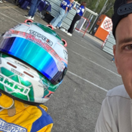 El tierno momento de Vivian con su hijo en el kartódromo de Buenos Aires