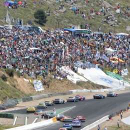 Un auto de TC volvió a girar en el autódromo de Balcarce