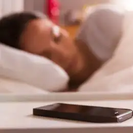 Salud y bienestar: ¿Por qué el celular afecta tu sueño y cómo recuperar tus noches?