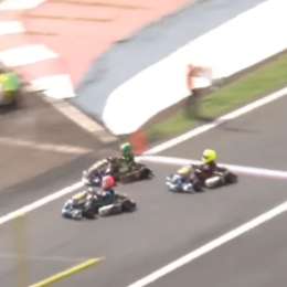 ¡CINE! Infartante definición entre los hermanos Morgenstern en una carrera de karting