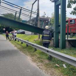 Se cayó un puente peatonal cerca del autódromo Oscar y Juan Gálvez