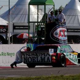 TC: Nico Bonelli y el recuerdo de la vez que terminó una serie empujando su auto en Viedma