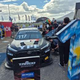 TC2000: ¡Misil uruguayo! Rossi le ganó el duelo a Ciarrocchi y se quedó con la pole en Mercedes