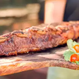 Cinco pueblos gourmet de Argentina para manejar y comer bien