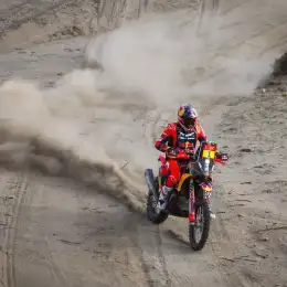 Dakar 2026: Sanders marcó el ritmo y se adueñó de la Etapa 2 en Motos; Luciano Benavides fue P9