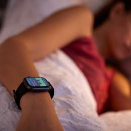 Sueño, memoria y tecnología: dispositivos que prometen “optimizar” el descanso