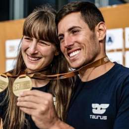 Nicolás Cavigliasso y Valentina Pertegarini todos los trofeos que obtuvieron en el Dakar