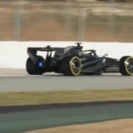 La luz azul inédita en un auto de F1 durante los test que se puso bajo la lupa ¿De qué se trata?
