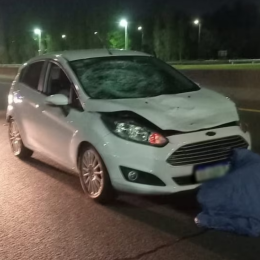 Murió un hombre tras ser atropellado por un auto en la Autopista Buenos Aires-La Plata